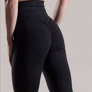 Brazilian butt-lifting yoga style leggings.